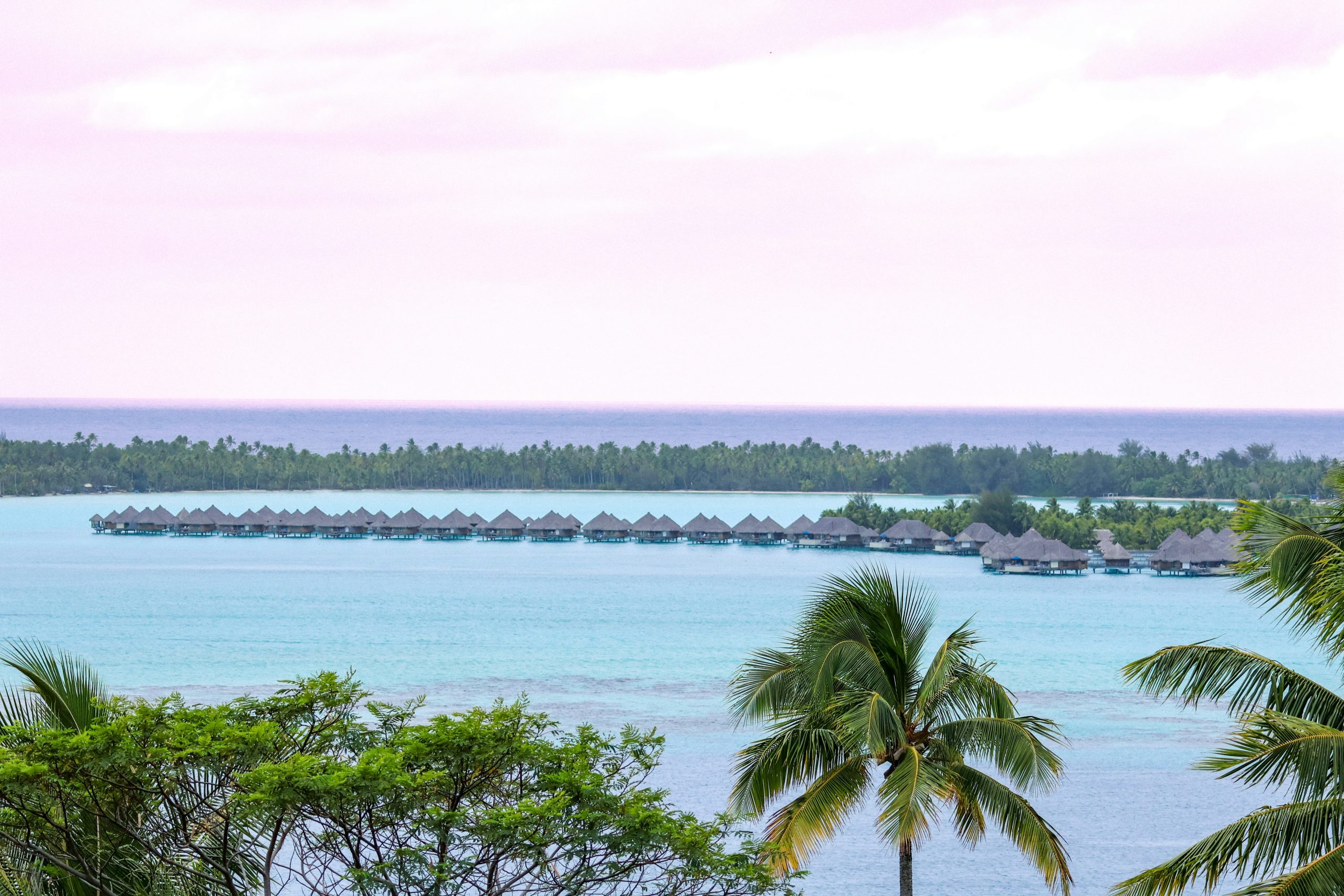 explore the beauty of tahiti with tahiti tourism. plan your perfect vacation, from the stunning beaches to the vibrant culture.